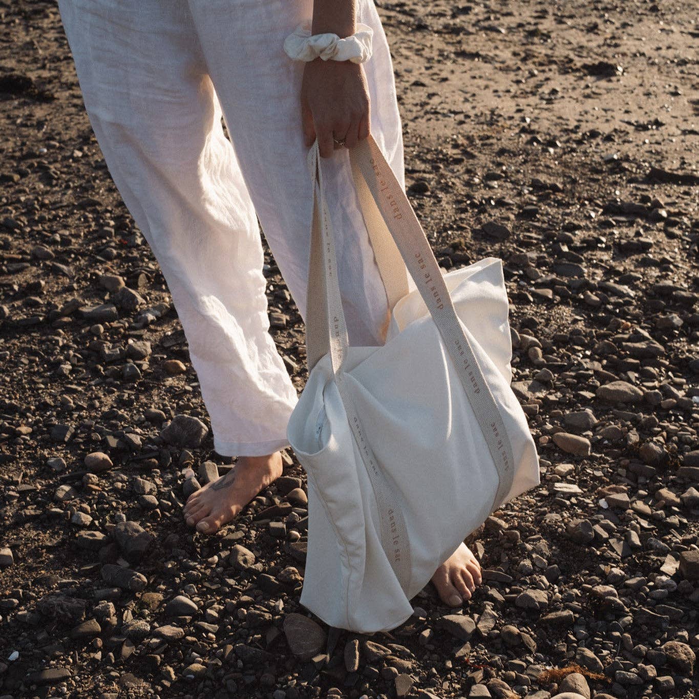 Bag with zipper